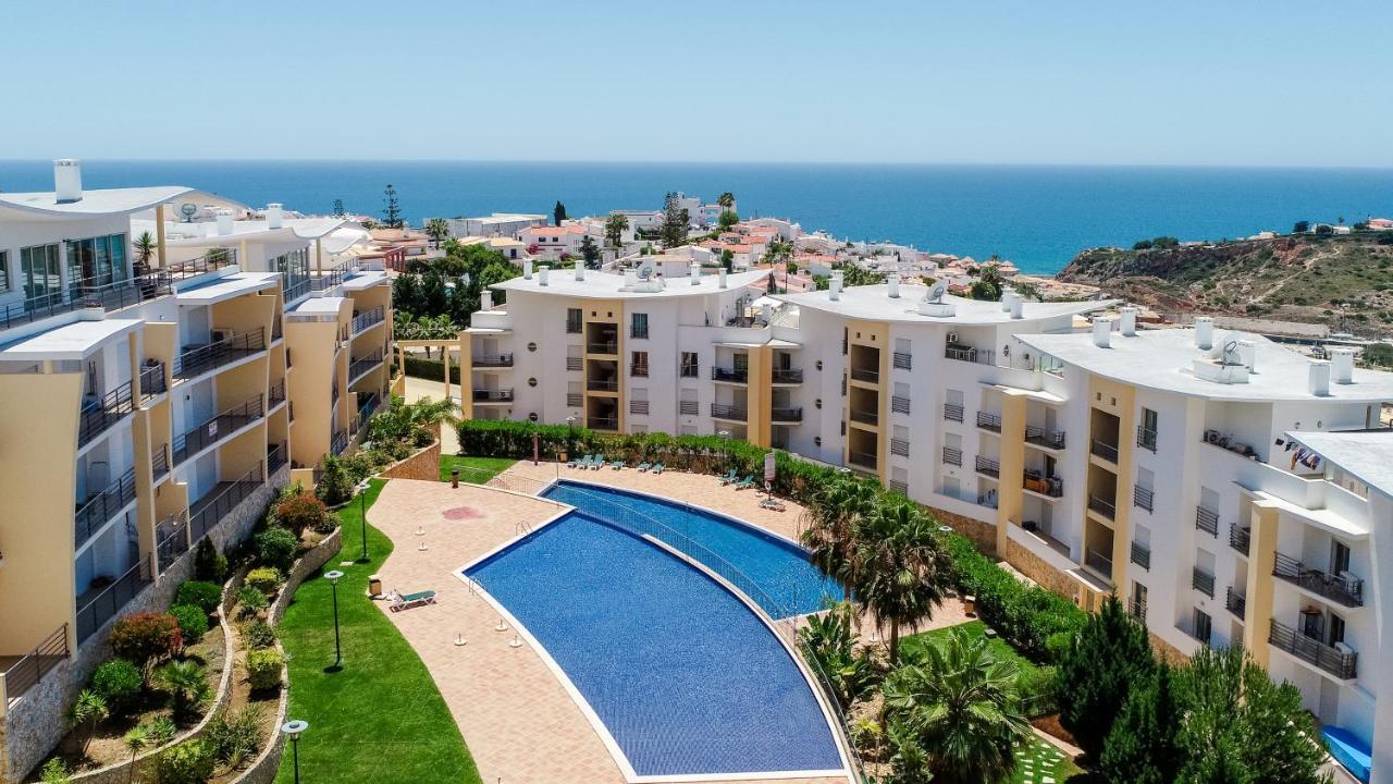 Bnb Homes Ocean View Apartment With Huge Sunny Terrace, 2 Swimming Pools & Tennis Court Албуфейра Экстерьер фото
