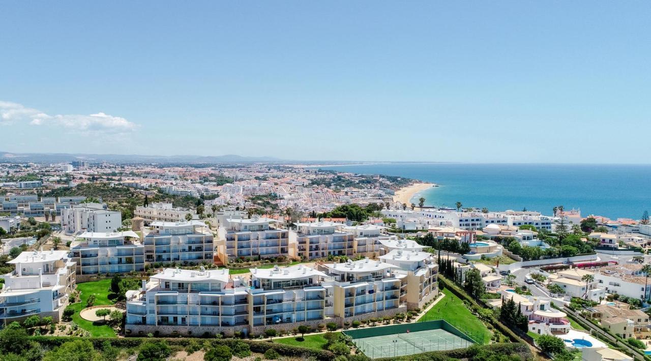 Bnb Homes Ocean View Apartment With Huge Sunny Terrace, 2 Swimming Pools & Tennis Court Албуфейра Экстерьер фото