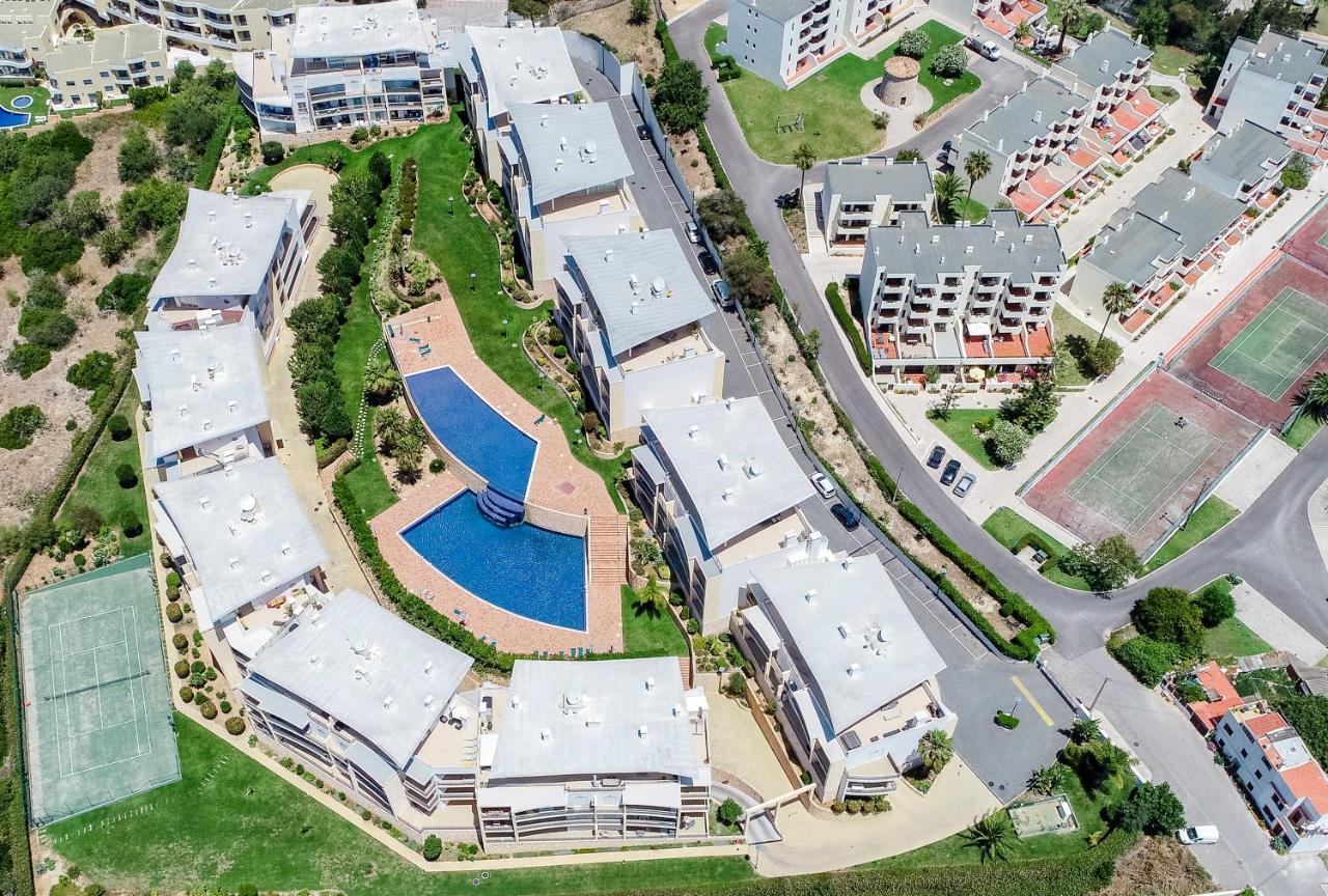 Bnb Homes Ocean View Apartment With Huge Sunny Terrace, 2 Swimming Pools & Tennis Court Албуфейра Экстерьер фото