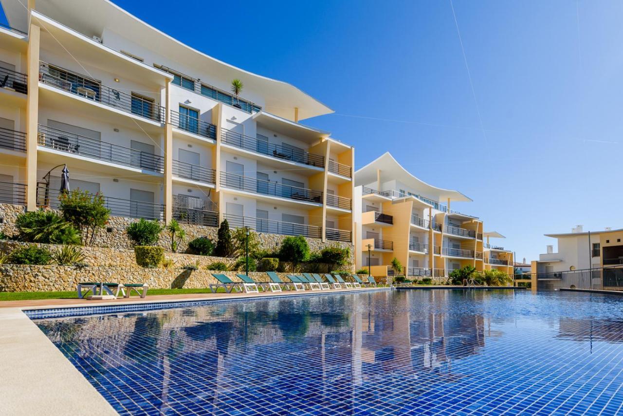 Bnb Homes Ocean View Apartment With Huge Sunny Terrace, 2 Swimming Pools & Tennis Court Албуфейра Экстерьер фото