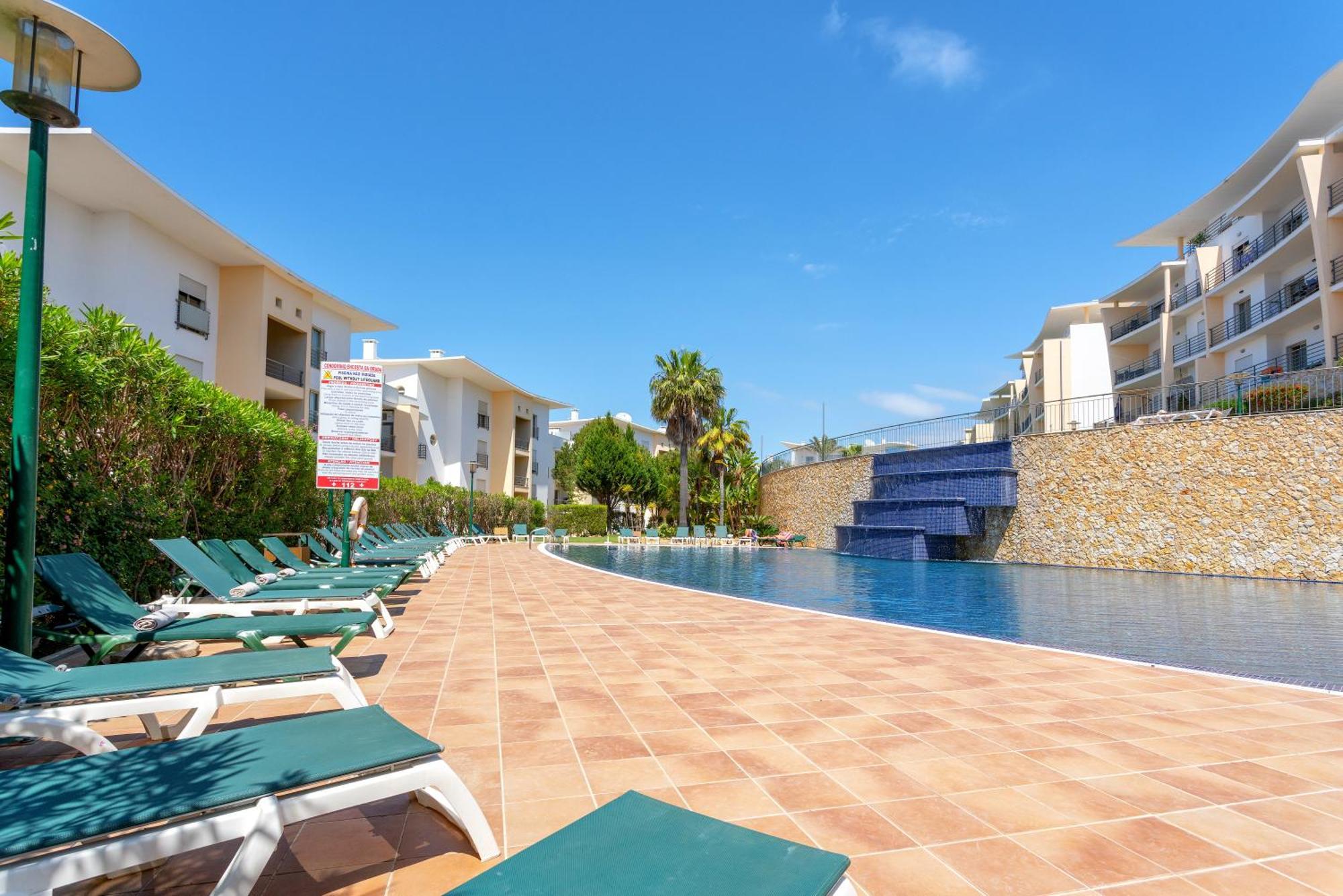Bnb Homes Ocean View Apartment With Huge Sunny Terrace, 2 Swimming Pools & Tennis Court Албуфейра Экстерьер фото